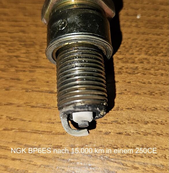 Datei:NGK Kerzenbild.jpg